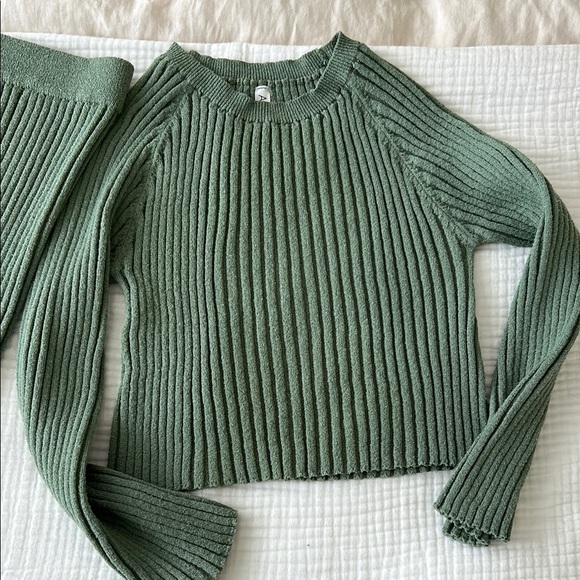 Green Ribbed Women´s Sweater & Skirt set